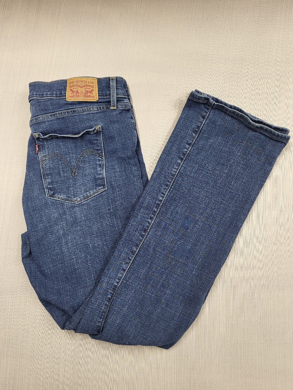 Levi's Women's Sz 14 Classic Boot Cut Medium Wash Jeans Mid Rise 32x32 Stains